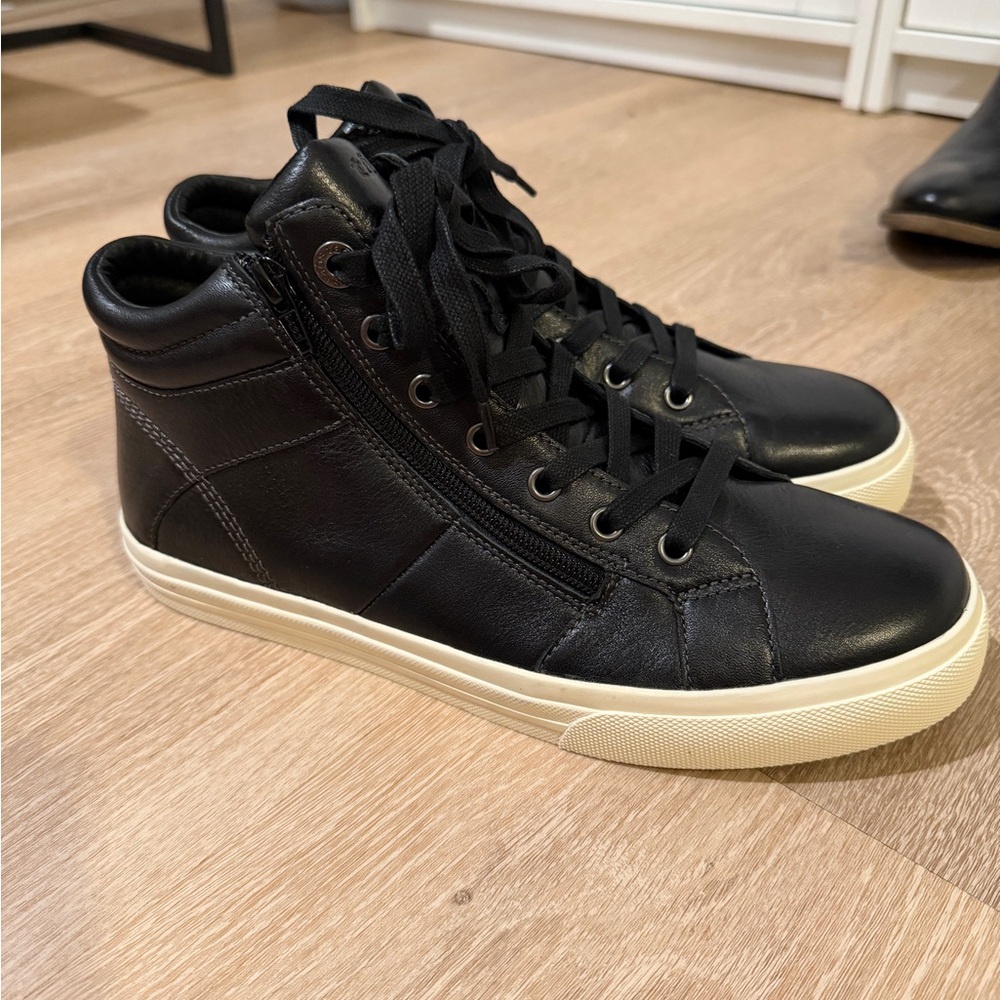 Täōs Winner High Top Sneakers